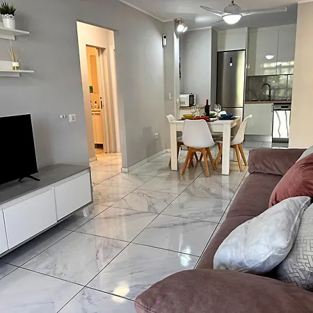 Americas 600 Metres From The With 2 Bedrooms And 2 Bathrooms * Playa de las Americas (Tenerife)