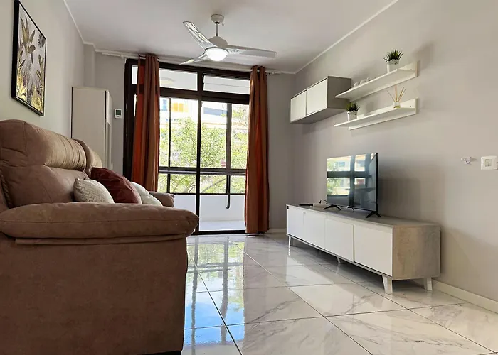 Americas 600 Metres From The With 2 Bedrooms And 2 Bathrooms * Playa de las Americas (Tenerife)