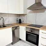 Americas 600 Metres From The With 2 Bedrooms And 2 Bathrooms * 美洲海滩
