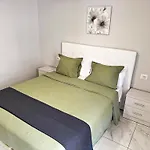 Americas 600 Metres From The With 2 Bedrooms And 2 Bathrooms *