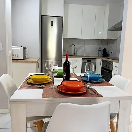 Americas 600 Metres From The With 2 Bedrooms And 2 Bathrooms *
