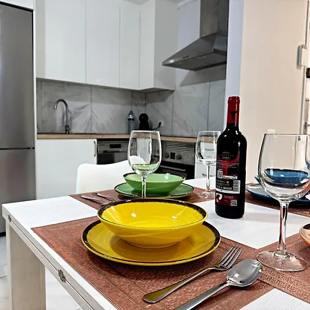 Americas 600 Metres From The With 2 Bedrooms And 2 Bathrooms *