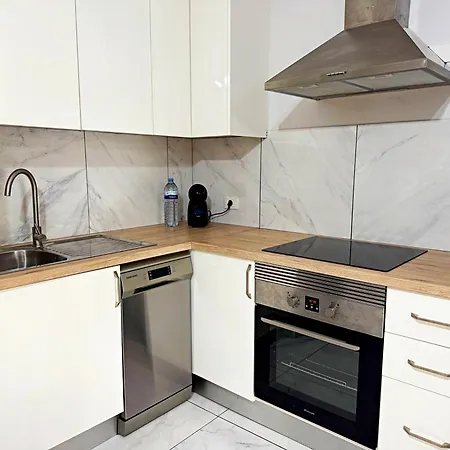 Americas 600 Metres From The With 2 Bedrooms And 2 Bathrooms * Playa de las Americas (Tenerife)