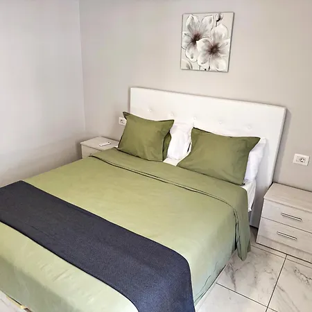 Americas 600 Metres From The With 2 Bedrooms And 2 Bathrooms *