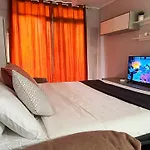 Americas 600 Metres From The With 2 Bedrooms And 2 Bathrooms 아파트 *