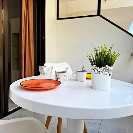 Americas 600 Metres From The With 2 Bedrooms And 2 Bathrooms *
